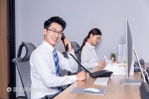 職場微笑服務與商務咨詢的藝術融合